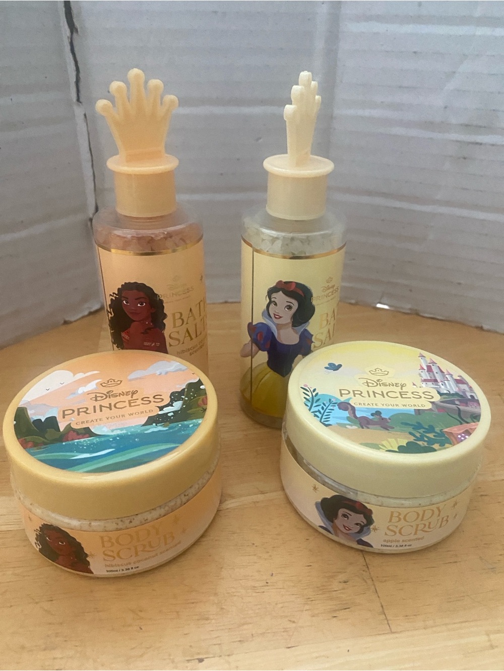 Disney Princess Bath Set of 4 - Snow White & Moana, Bath salts & scrubs NWT